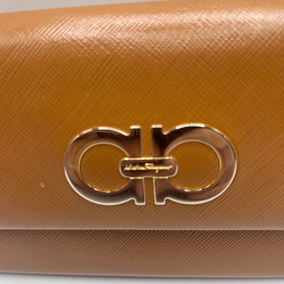 SALVATORE FERRAGAMO Beautiful Large compact Beige wallet/Italy - Picture 2 of 7